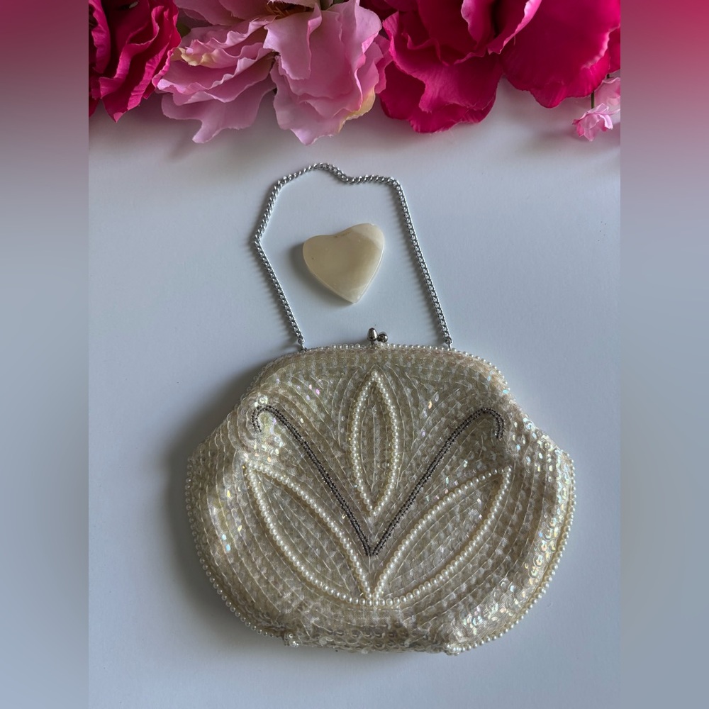 vintage 1950s beaded clutch with a chain Elegant Cream Beaded Clutch no stains